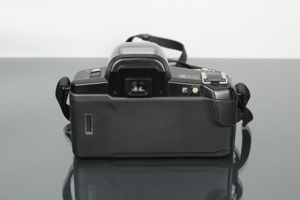 Pentax Z-10 + 1:4-5.6 35-80mm lens