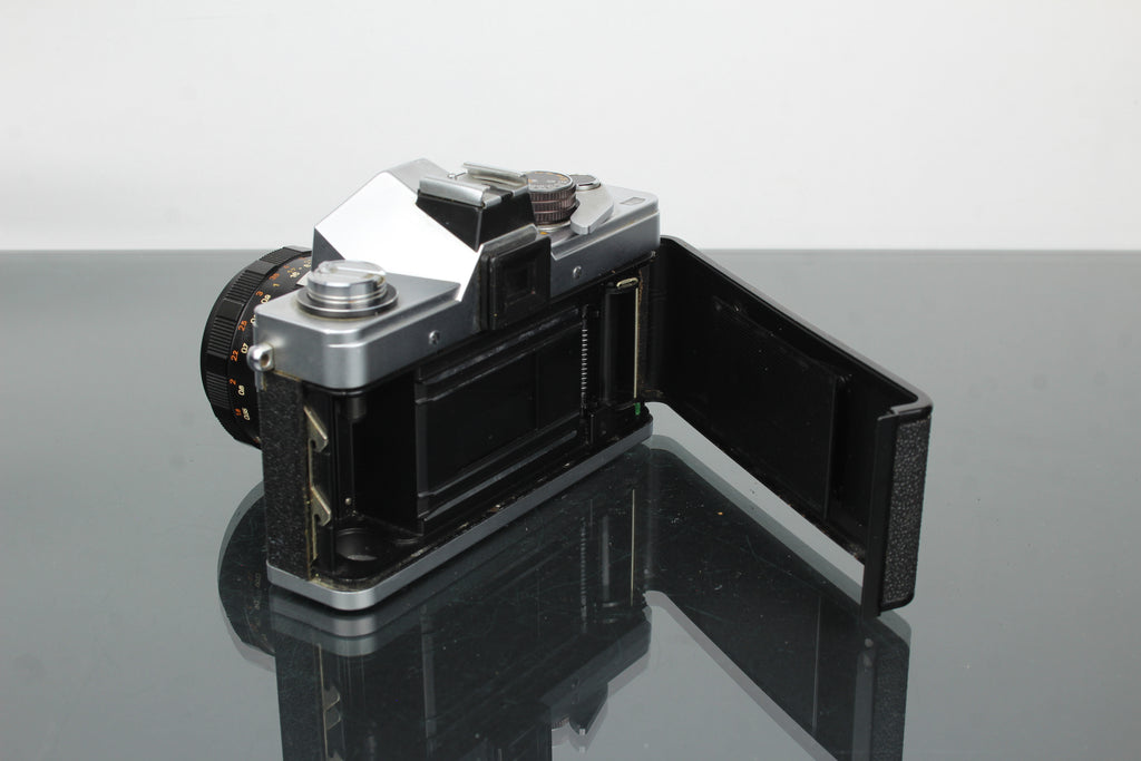 Praktica LTL + Pentacon 1.8/50 Lens