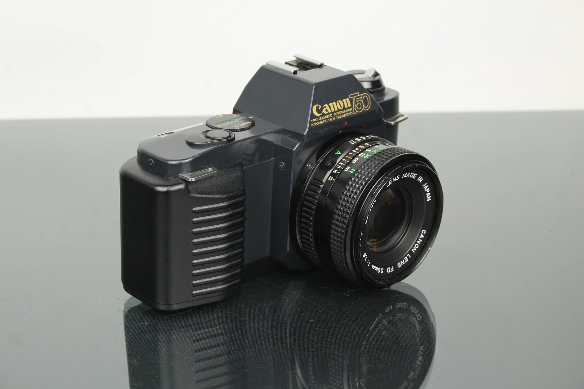 Canon T50 + 50mm 1.8 FD lens - Dutch|Thrift
