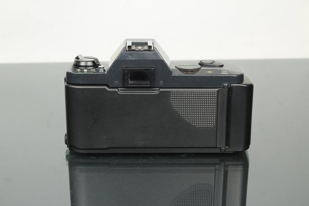 Canon T50 + 50mm 1.8 FD lens - Dutch|Thrift