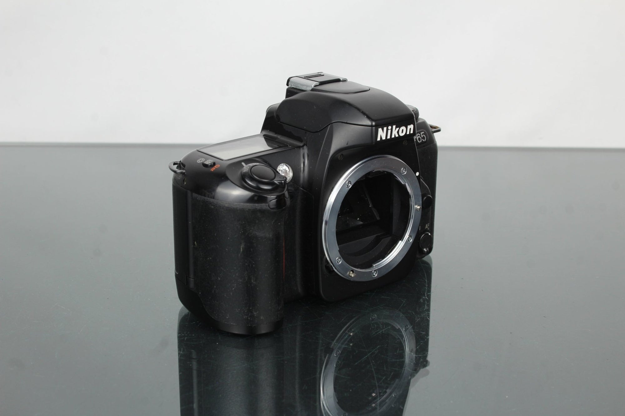 Nikon F65 - Dutch|Thrift