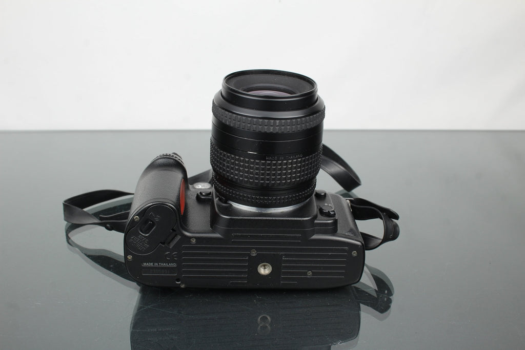 Nikon F80 + Nikon 35 - 80mm 1:4 - 5.6 lens - Dutch|Thrift