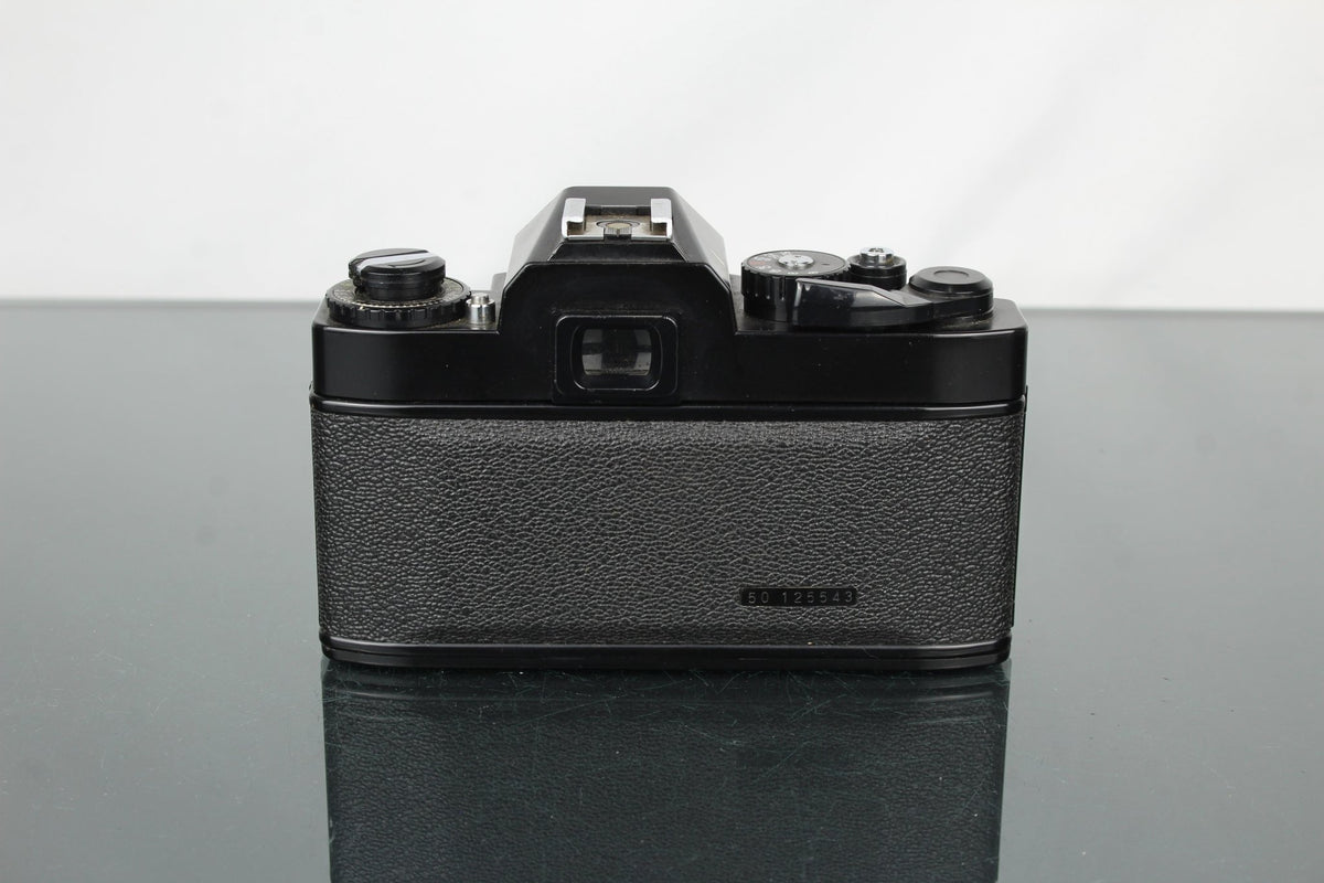 Ricoh KR - 5 + Kiron 28mm f/2.8 lens - Dutch|Thrift